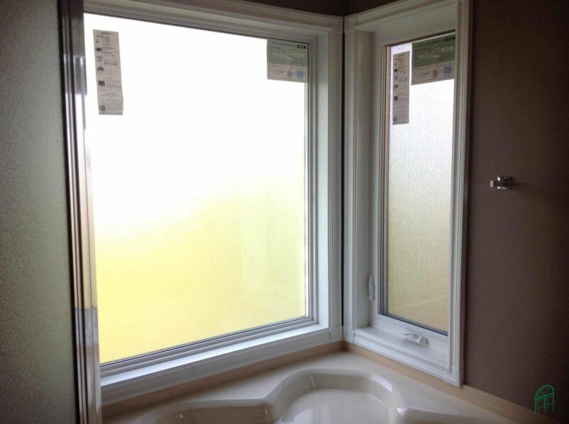 https://www.ecolinewindows.ca/wp-content/uploads/bathroom_windows-e1709888192198.jpg